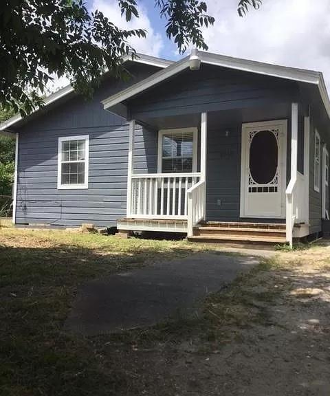 Foto principal - 8030 Lawler St