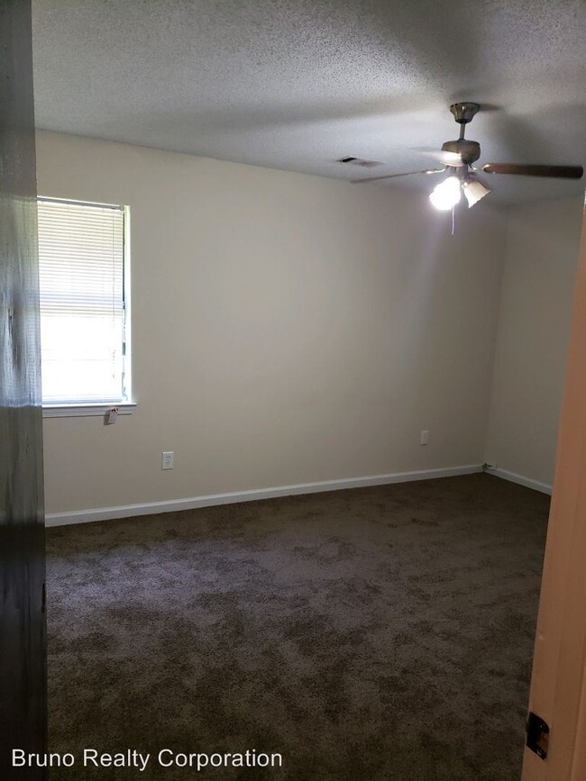 Building Photo - 3 br, 1.5 bath House - 95 Windridge Dr