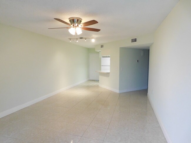 Building Photo - 8235 Lake Dr