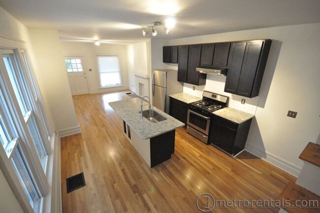 Building Photo - 202-204 E Hudson Street