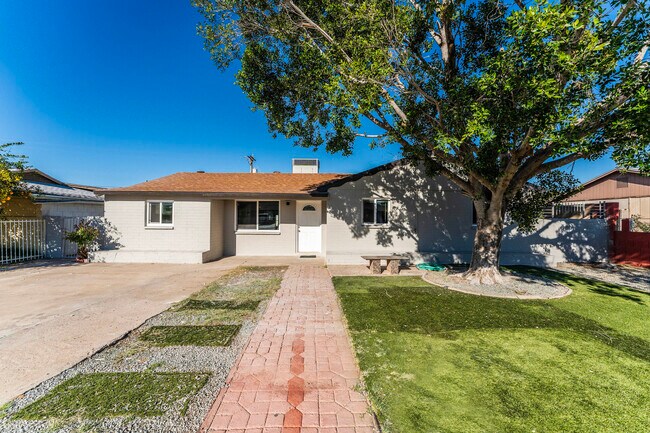 Foto del edificio - 2614 W Greenway Rd