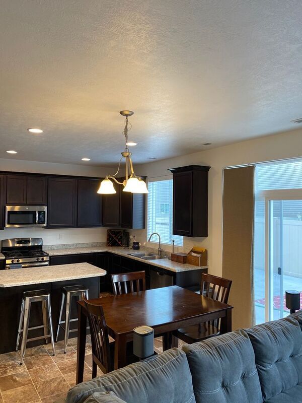 Building Photo - 927 Stonehaven Dr