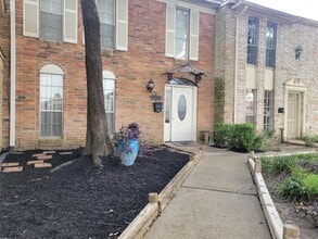 Building Photo - 10813 Sandpiper Dr