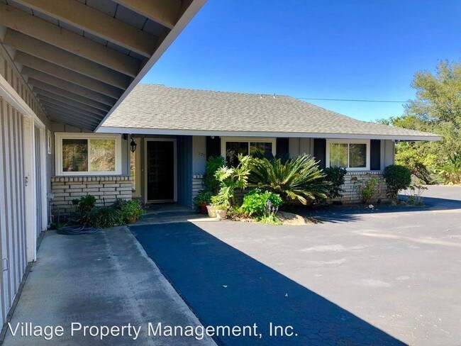 Building Photo - 3 br, 3 bath House - 2957 Canonita Drive