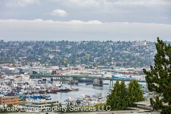 Building Photo - 3539 27th Pl W