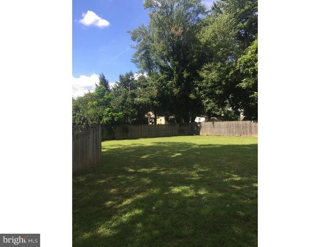 Big back yard - 526 Pingree Ave