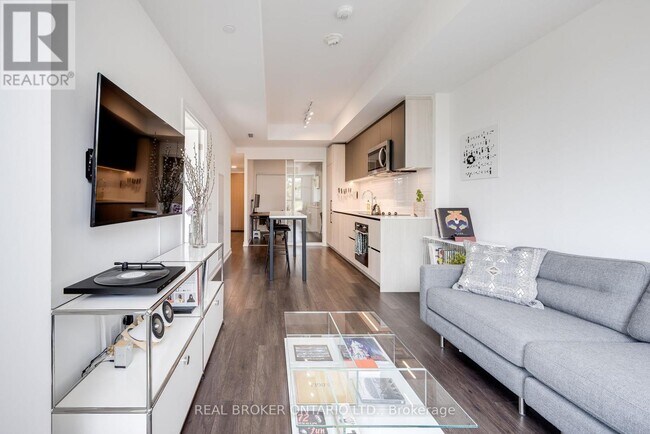 Photo du bâtiment - 150-150 Logan Ave