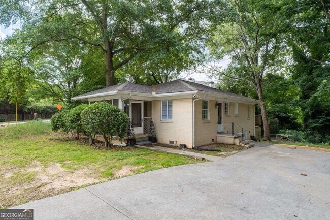 Building Photo - 1401 Briarwood Rd NE