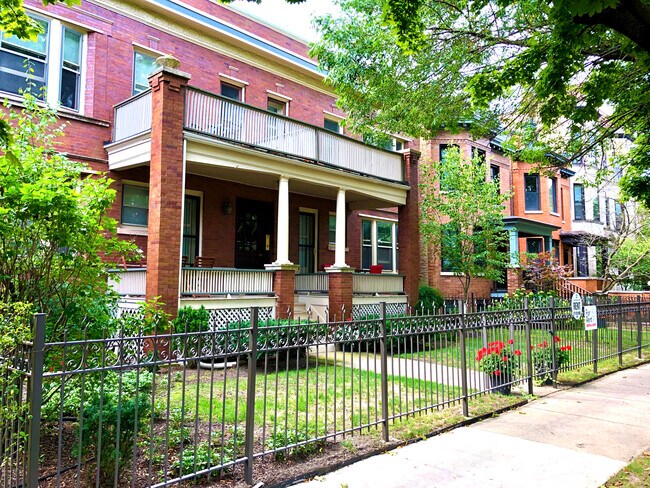 Building Front - 1409 W Belle Plaine Ave