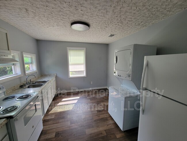 Foto del edificio - 2554 1/2 Richmond Hill Rd