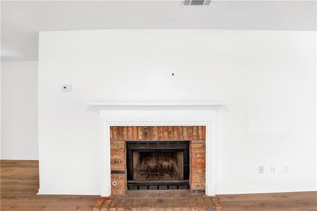 Foto del edificio - 5631 Bentley Ln