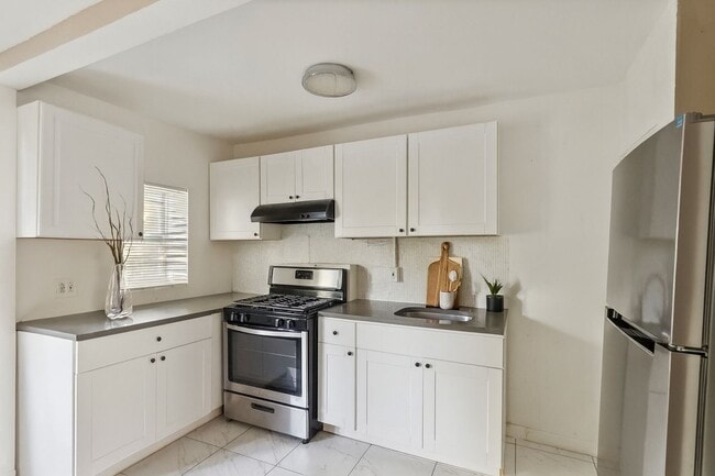 Photo - 358 E Upsal St Townhome