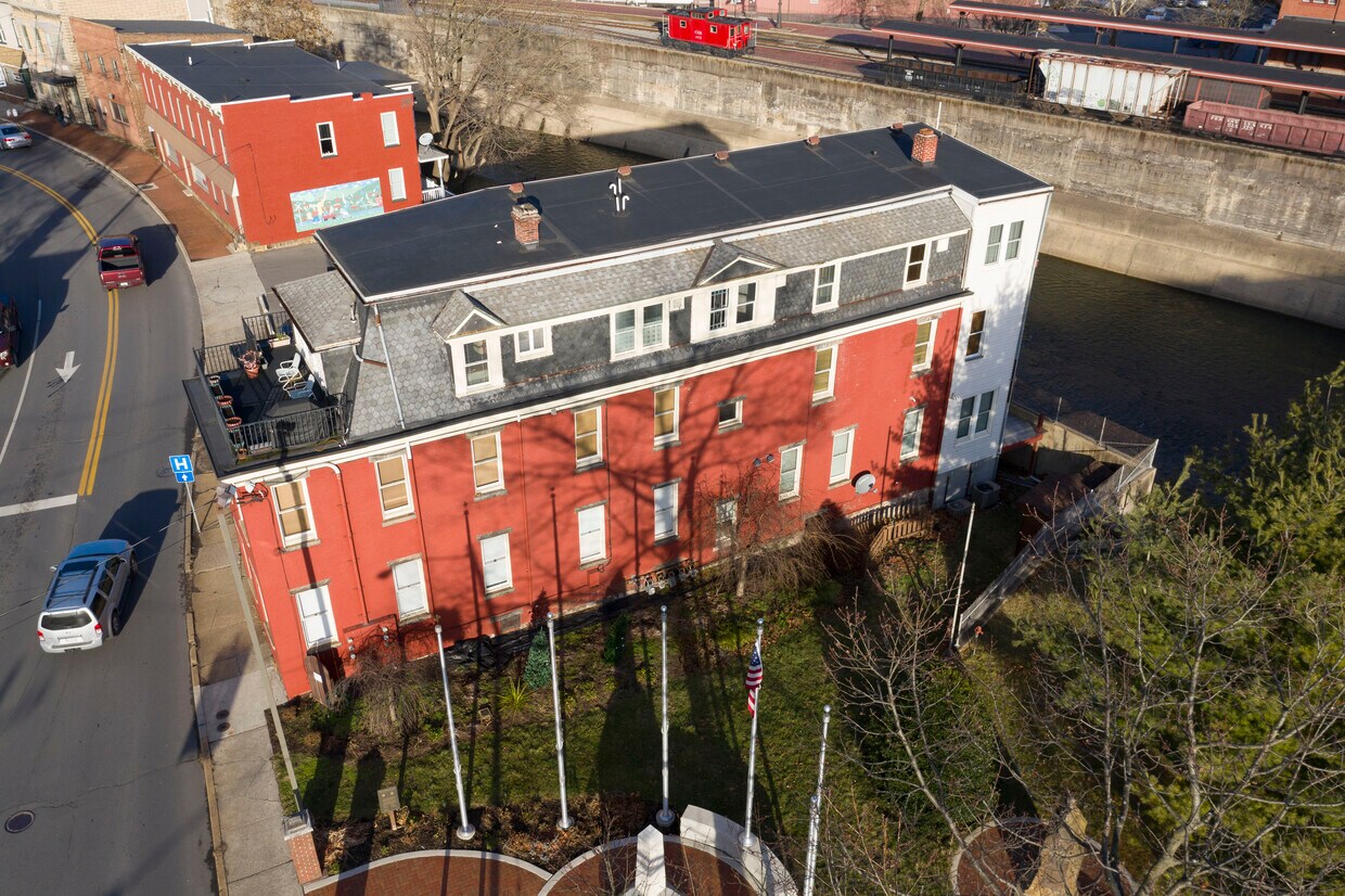 36 Greene St Unit 3, Cumberland, MD 21502 Apartments in Cumberland