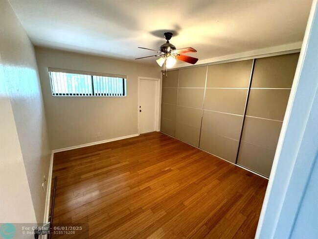 Foto del edificio - 3208 SE 11th St