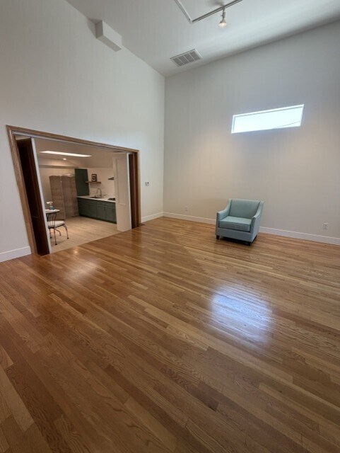 Foto del edificio - 1031 E Tujunga Ave