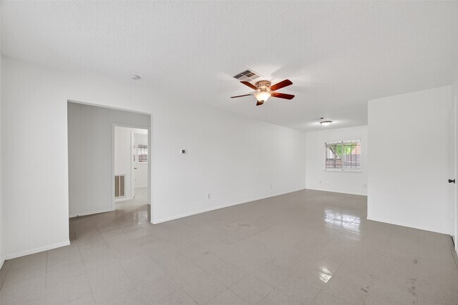 Foto del edificio - 15022 Chipman Ln.