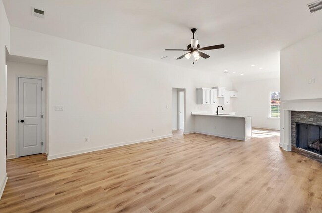Building Photo - 6275 Clover Ct