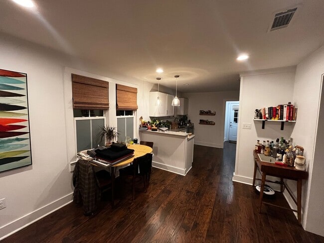 Building Photo - Charming Home In the Garden District- Ideal Location