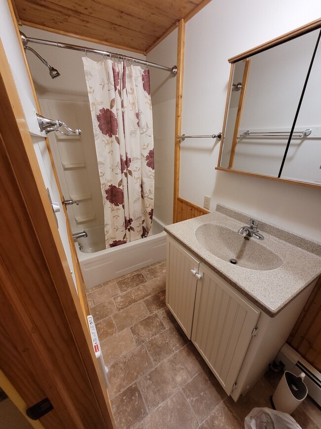 Bathroom - 8424 Pine St