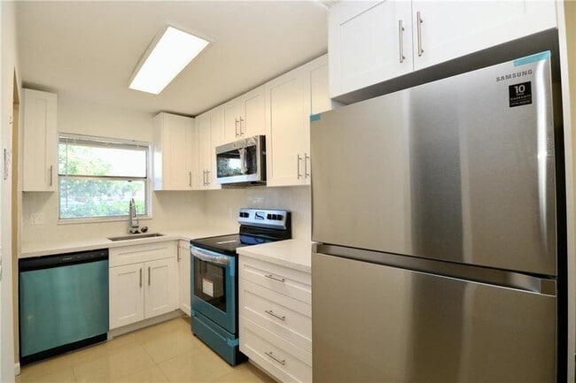 Foto del edificio - 9915 Sandalfoot Blvd