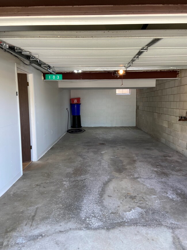 Garage - 1st Level - 103 Yellowstone Dr