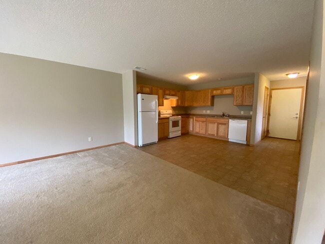 Building Photo - 2 Bedroom Town Home