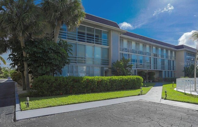 Building Photo - 2100 Benjamin Franklin Dr