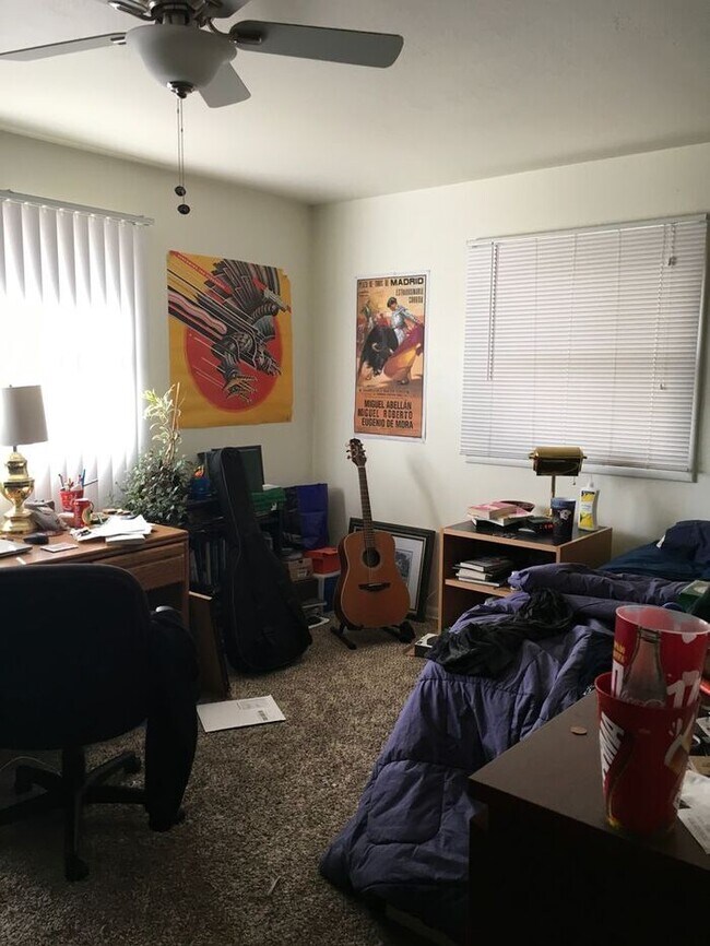 Building Photo - Spacious 3 Bedroom 2 Bath Ranch Style Hous...