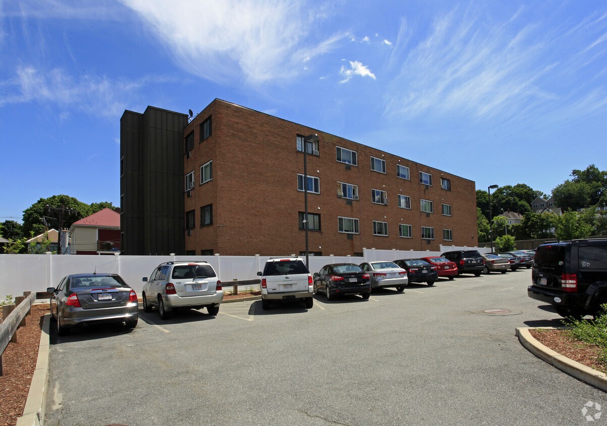 Área de estacionamiento - 216 Revere Beach Pky