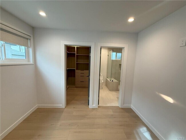 Foto del edificio - 17813 Welby Way