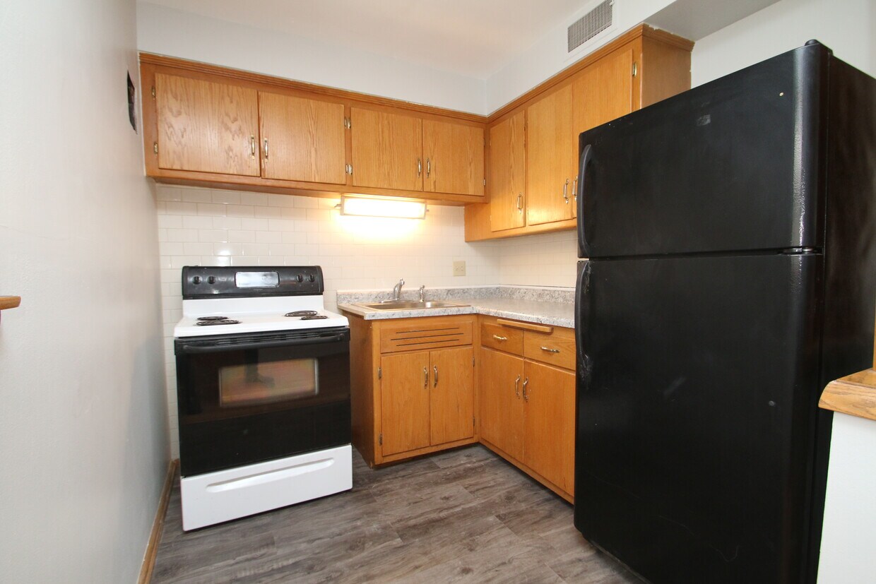 11320 W North Ave Unit 4, Wauwatosa, WI 53226 Apartments in Wauwatosa