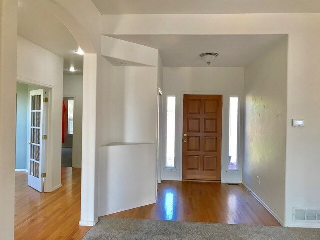 Building Photo - 15310 Ridgefield Ln