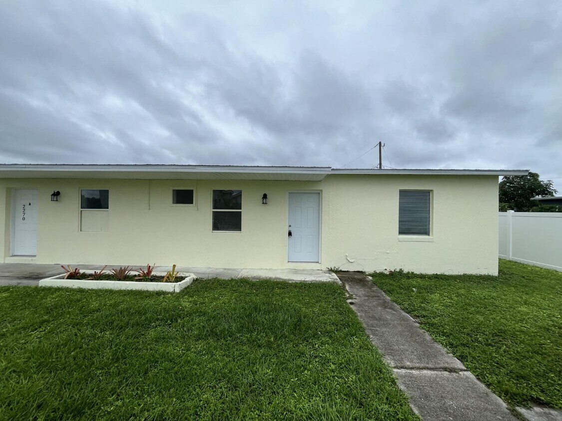 Foto principal - 2270 Aaron St