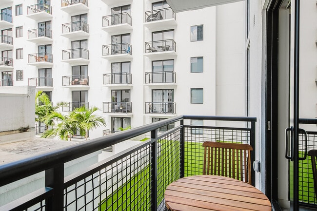 Foto del edificio - 221 SW 12th St