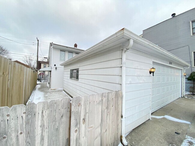 Foto del edificio - Two Story 3 Bedroom Home