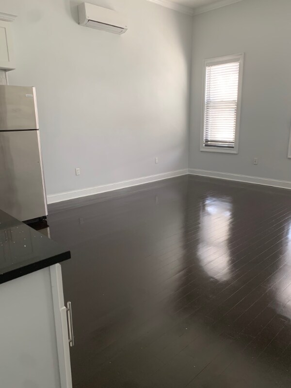 Building Photo - 289 Hemlock St