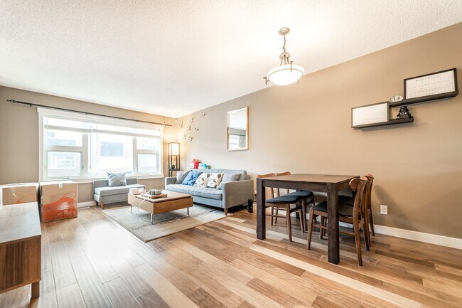 Photo du bâtiment - 430 Covecreek Cir NE