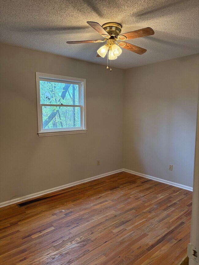 Dormitorio - 133 Fairview Dr NW