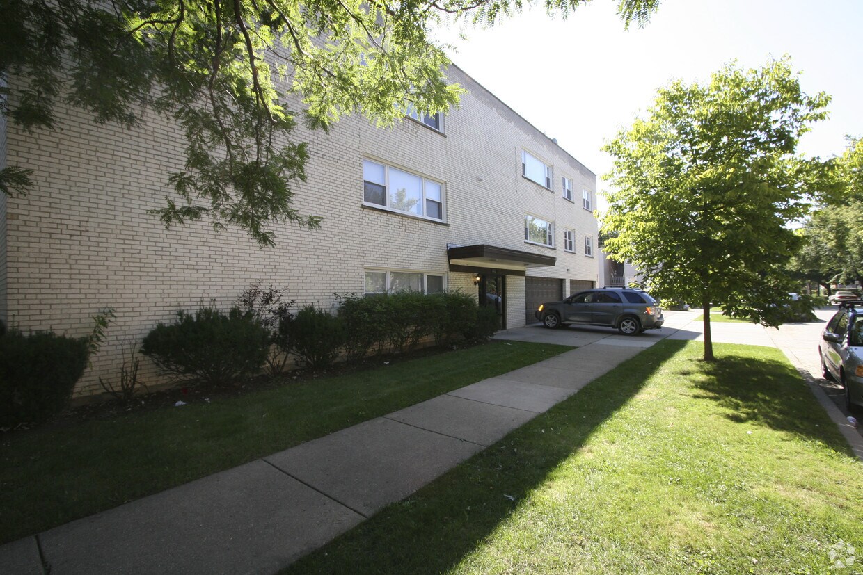 Building Photo - 4633 W Madison St