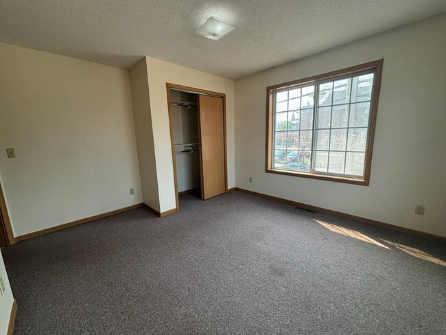 Building Photo - 33 W Minnesota St