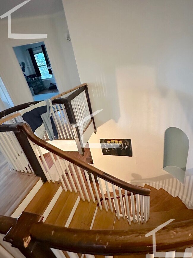 Photo - Charming 10 Bedroom House