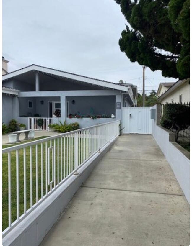 Building Photo - 2600 Apple Ave