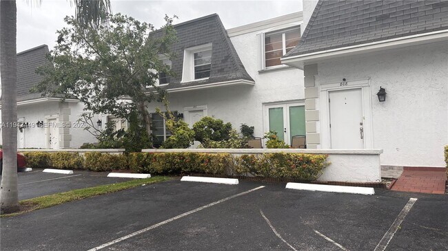 Foto del edificio - 808 NE 27th Ave