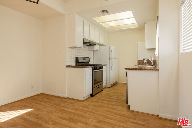 Foto del edificio - 431 S Kingsley Dr