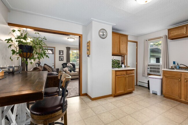 Foto del edificio - Cozy 3 bedroom, 1 Bathroom Home On Corner ...