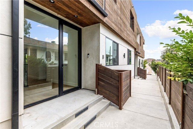 Building Photo - 928 S Juanita Ave