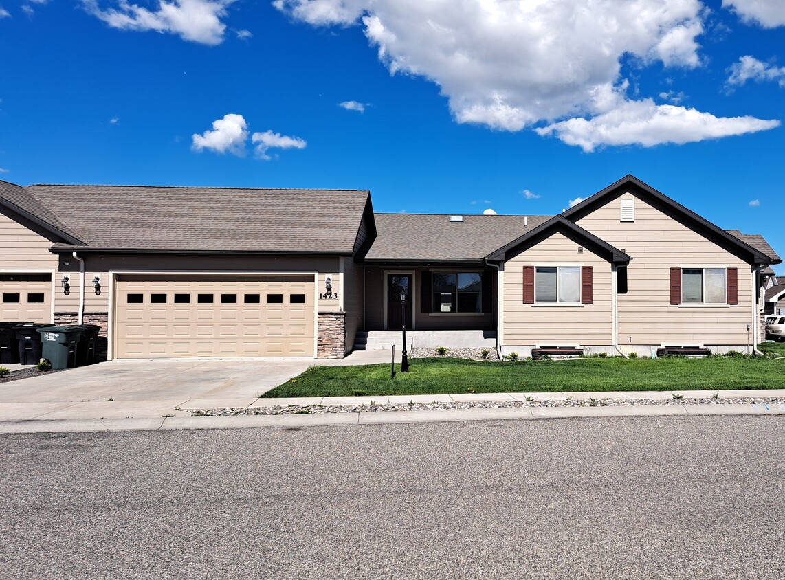 Primary Photo - 1423 Chesapeake Ln