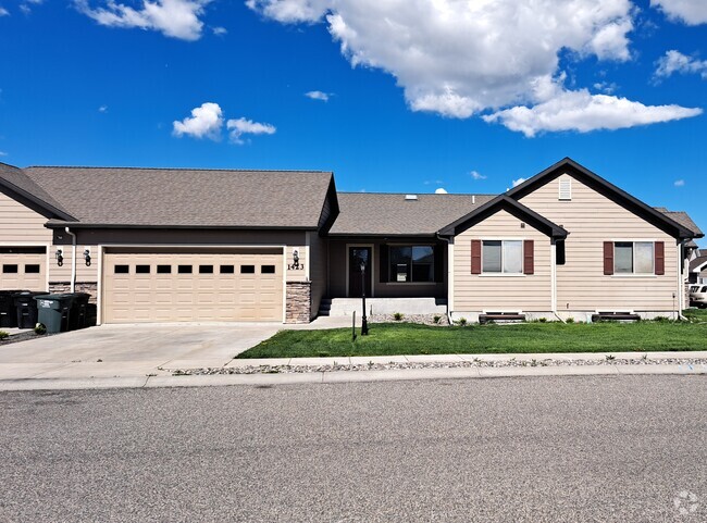 Building Photo - 1423 Chesapeake Ln