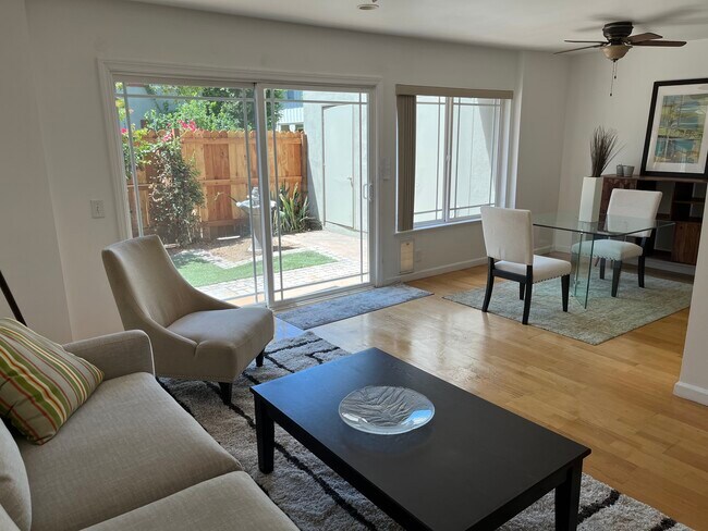 Foto del edificio - 4658 Larwin Ave