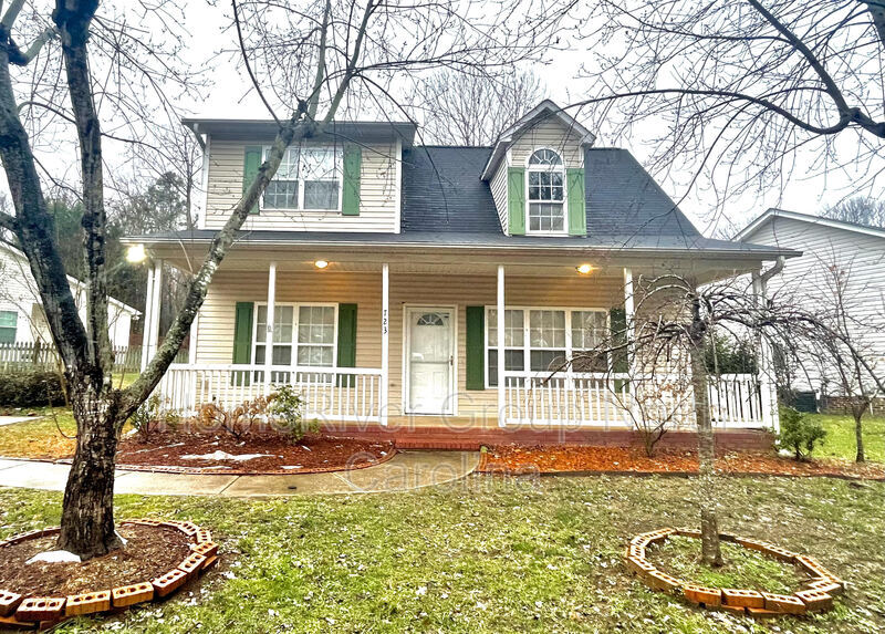 Primary Photo - 723 Continental Dr